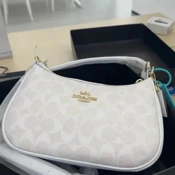 Coach Cream Shoulder Bag - Picture 2 of 5